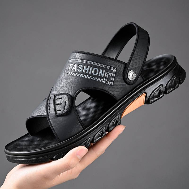 【时尚男士凉鞋】  时尚男士必备！这款精品凉鞋结合舒适、百搭与时尚，打造出独特的穿着体验